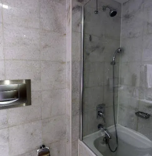 ホテル Bh カンファレンス&エアポート 5*