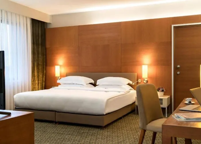 ホテル Bh カンファレンス&エアポート 5*