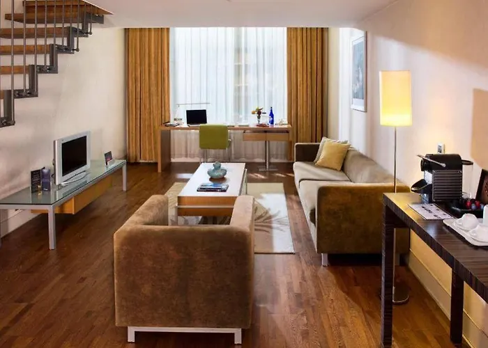 ホテル Bh カンファレンス&エアポート 5*